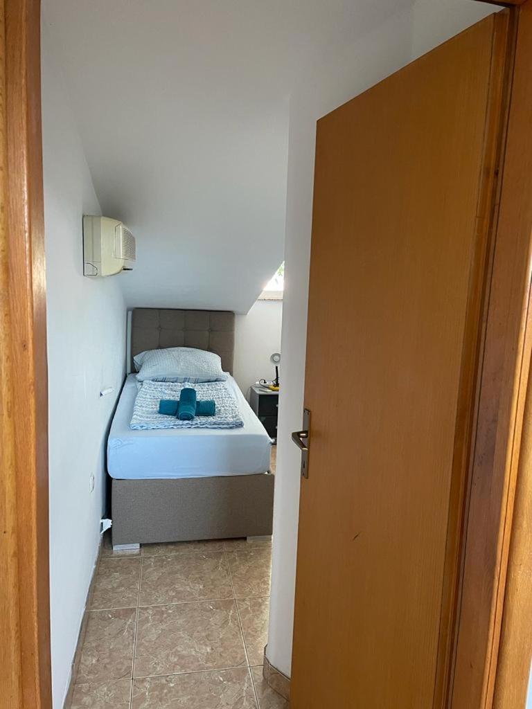 Rozi Apartament *