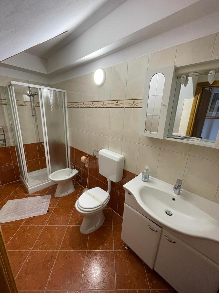 Rozi Apartament *