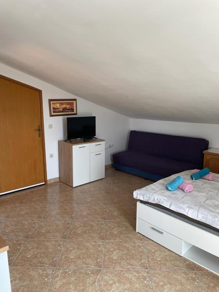 Apartment Rozi *
