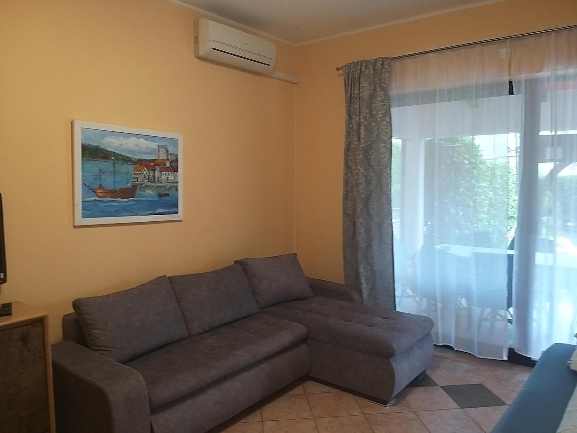 Apartment Rozi *